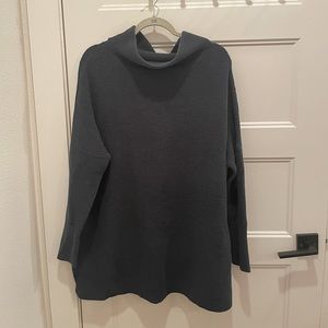 Free people ottoman slouchy tunic. Size medium. Worn a handful of times. Green.